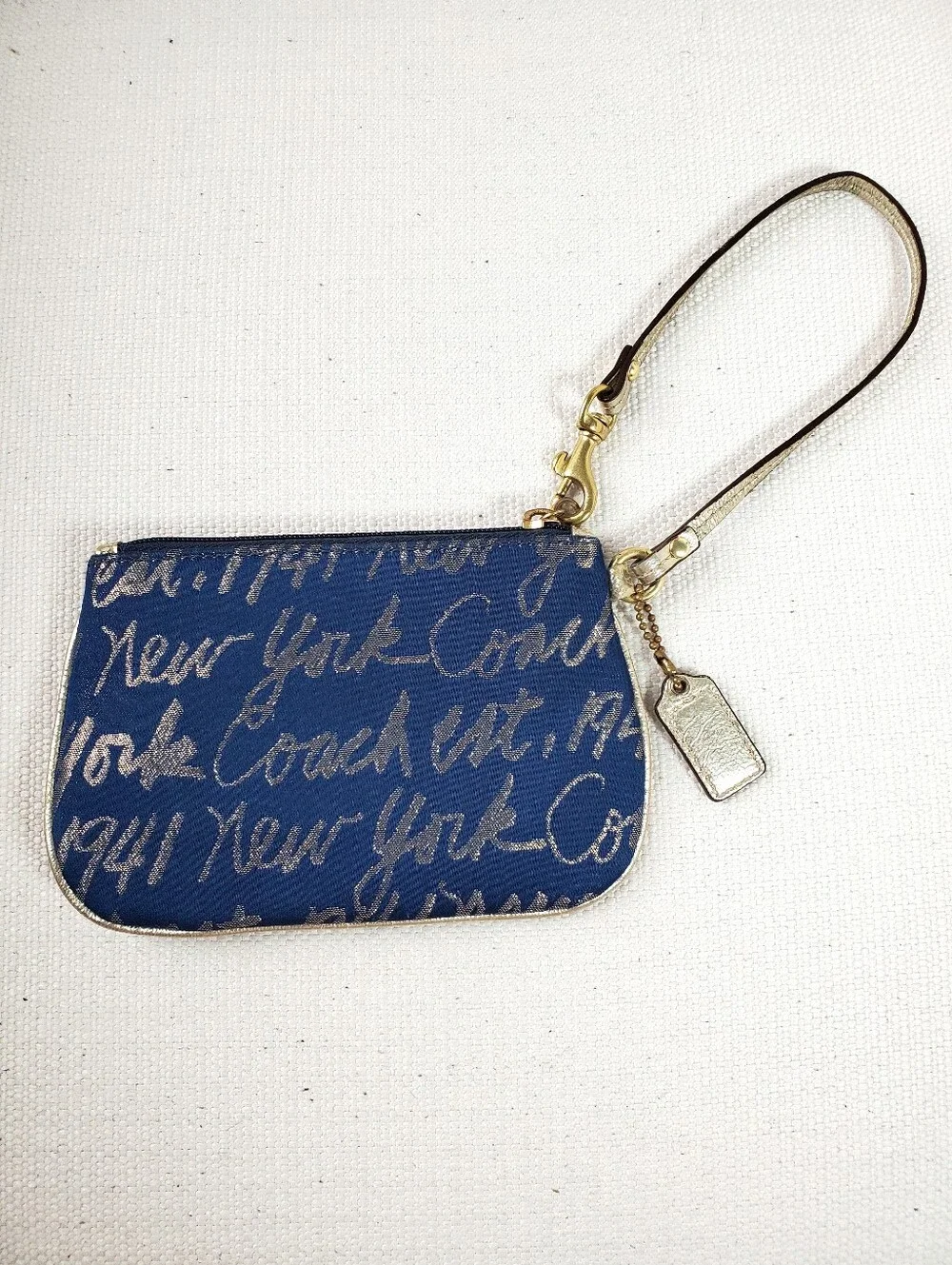 COACH Poppy New York 1941 Script Wristlet Navy Blue Heart Limited Edition